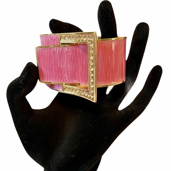 Jewelry - Chunky Pink “Belt Buckle” Hinged Cuff. Sooo cute!!!